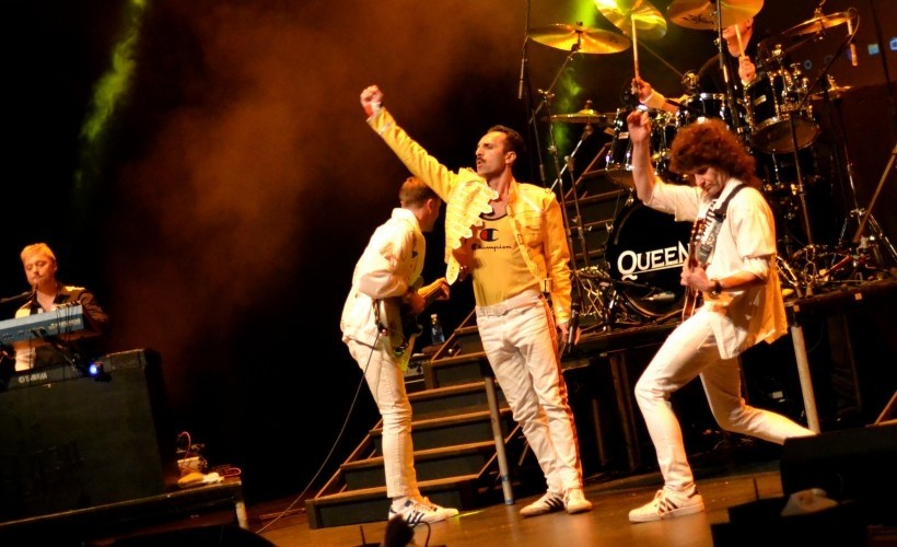 Flash - The Ultimate tribute to Queen.  at The Robin, Wolverhampton