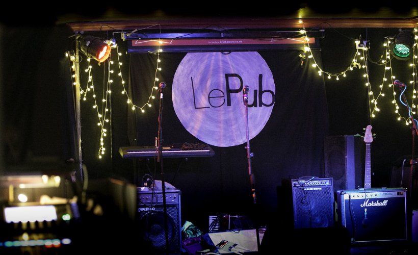 Le Pub, Newport